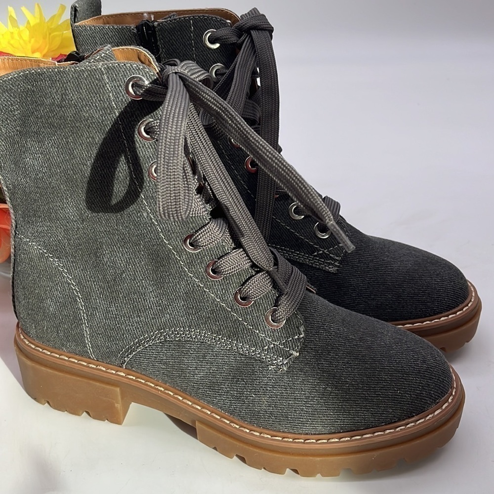 Sun + stone NWOT Tiiaa Gray Connor Boots Lug Sole Sz 9. WRB1884B